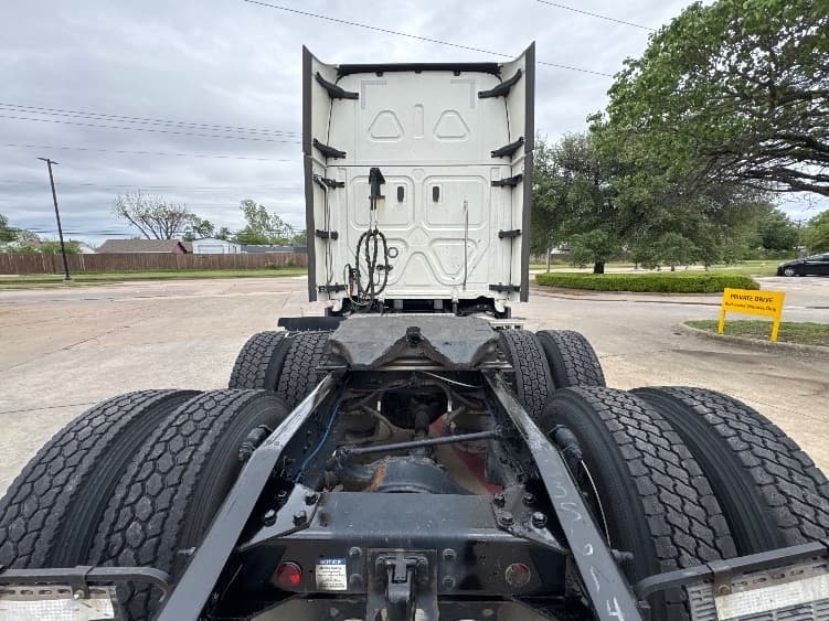 2023 Freightliner Cascadia in Garland, TX — photo 6