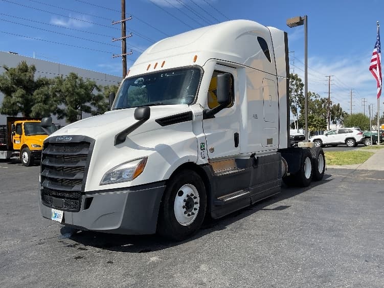 2023 Freightliner Cascadia in Torrance, CA — photo 3