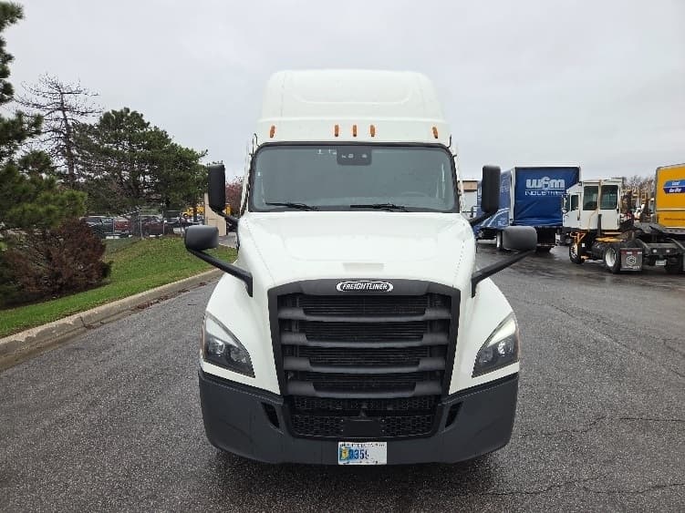2023 Freightliner Cascadia in Kansas City, MO — photo 2