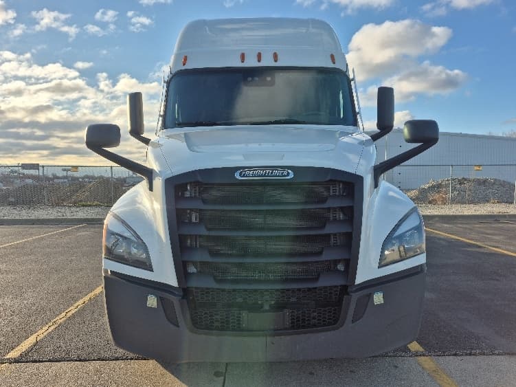2023 Freightliner Cascadia in La Porte, IN — photo 2