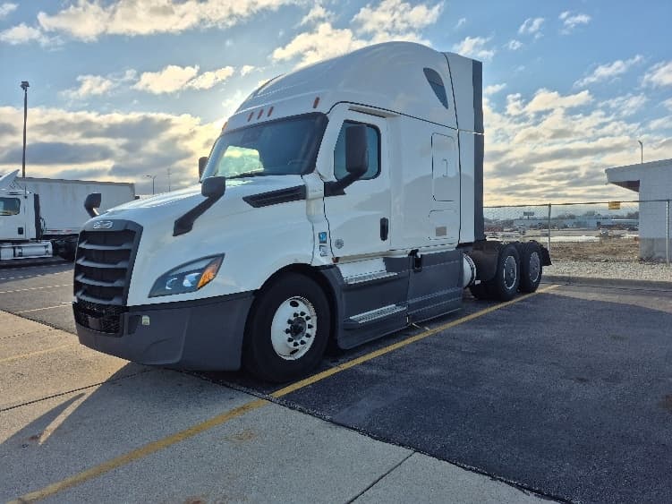 2023 Freightliner Cascadia in La Porte, IN — photo 3