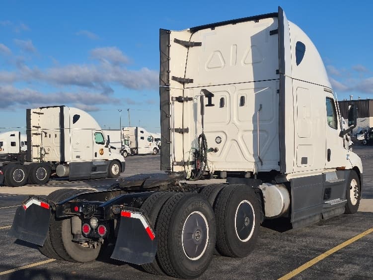 2023 Freightliner Cascadia in La Porte, IN — photo 7