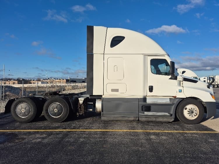 2023 Freightliner Cascadia in La Porte, IN — photo 8