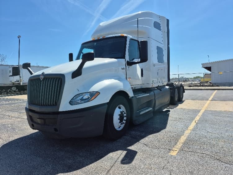 2023 International LT in La Porte, IN — photo 3