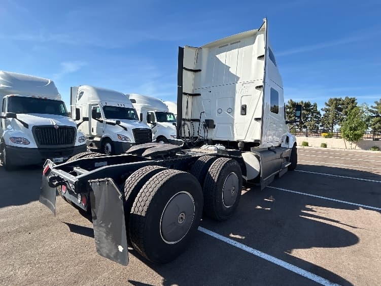 2023 International LT in Phoenix, AZ — photo 7