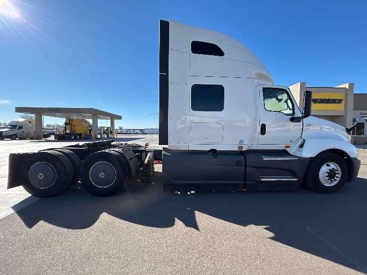 2023 International LT in Phoenix, AZ — photo 8