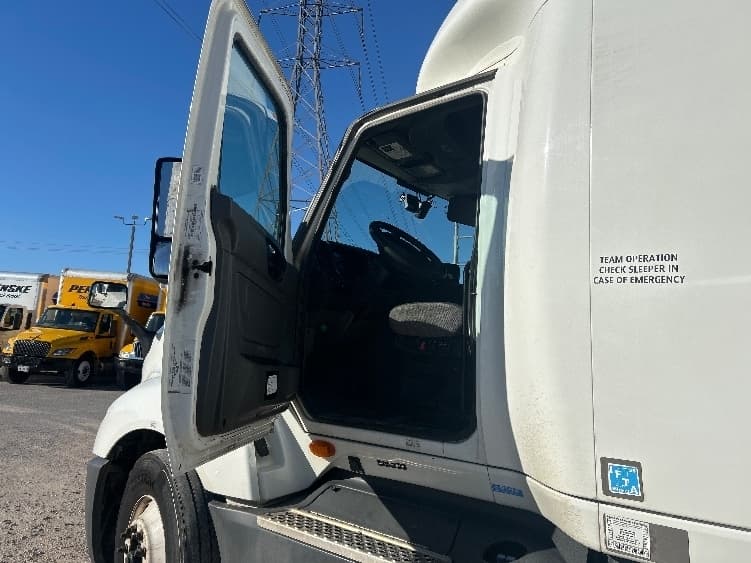 2023 International LT in Katy, TX — photo 9