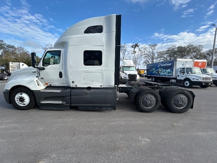 2023 International LT in Jacksonville, FL — photo 4