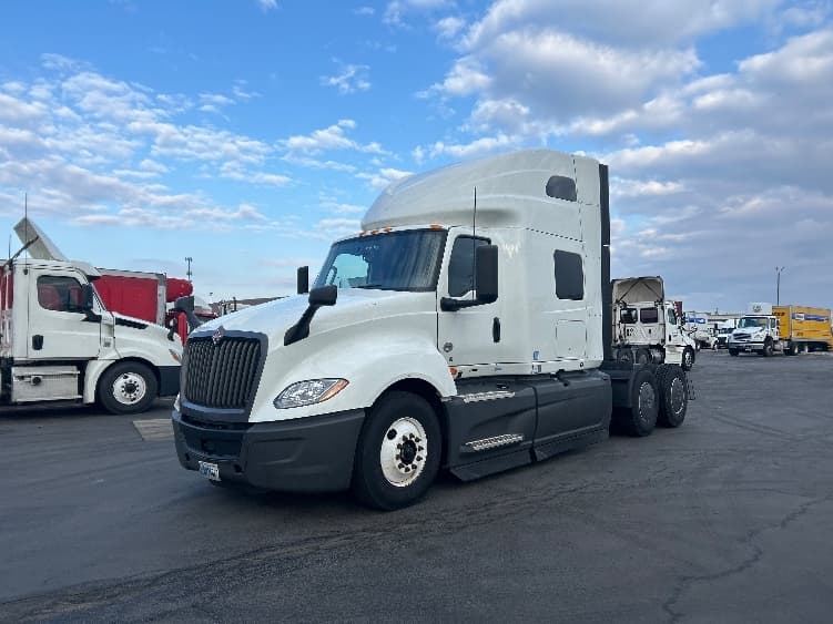 2023 International LT in Columbus, OH — photo 3