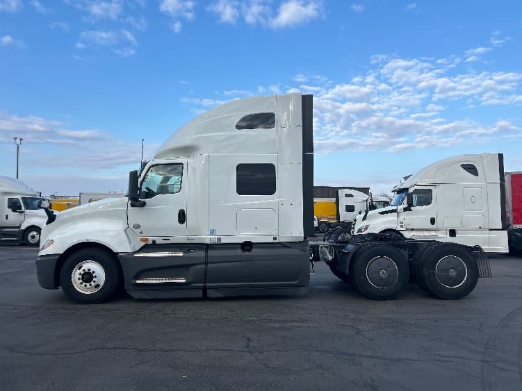 2023 International LT in Columbus, OH — photo 4