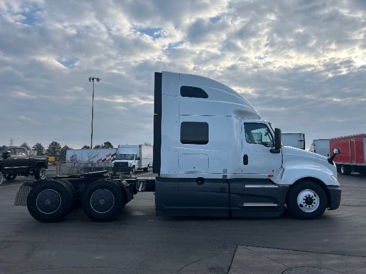 2023 International LT in Columbus, OH — photo 8