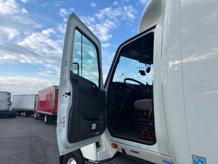 2023 International LT in Columbus, OH — photo 9