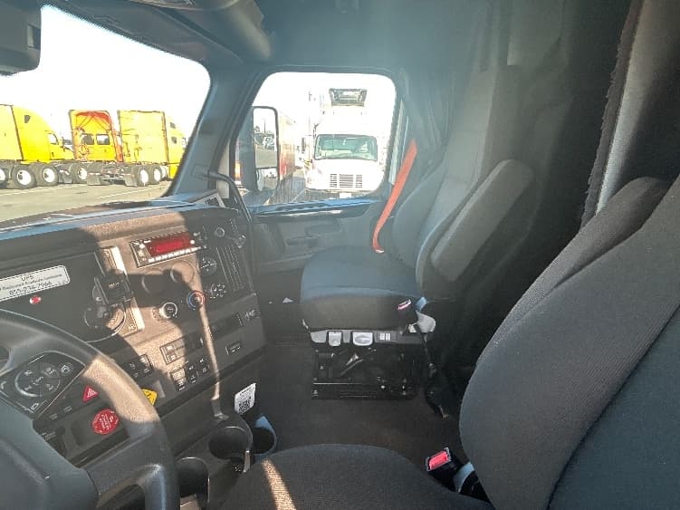2023 Freightliner Cascadia in West Sacramento, CA — photo 10