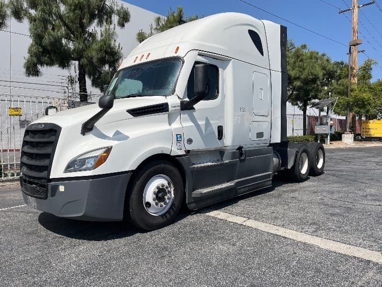 2023 Freightliner Cascadia in Torrance, CA — photo 3