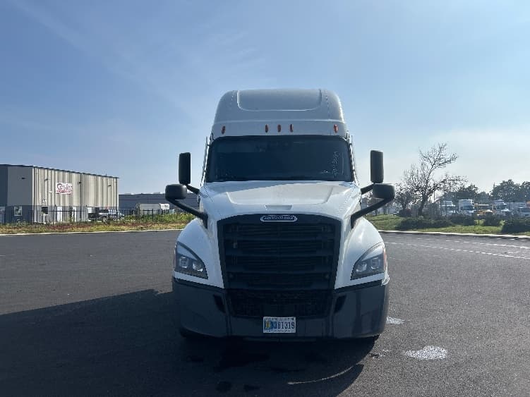 2023 Freightliner Cascadia in Stockton, CA — photo 2