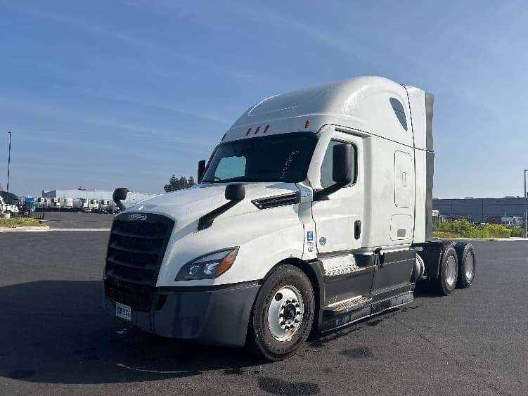 2023 Freightliner Cascadia in Stockton, CA — photo 3