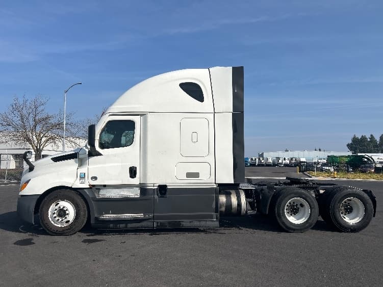 2023 Freightliner Cascadia in Stockton, CA — photo 4