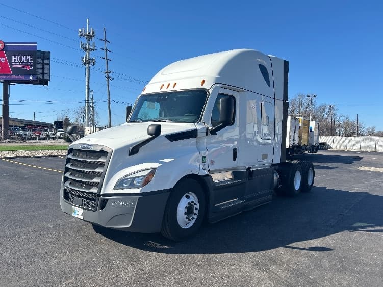 2023 Freightliner Cascadia in Indianapolis, IN — photo 3