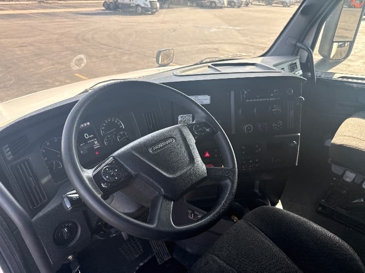 2023 Freightliner Cascadia in Chicago (Chicago Ridge), IL — photo 10