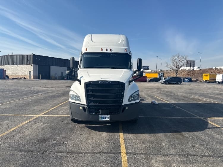 2023 Freightliner Cascadia in Chicago (Chicago Ridge), IL — photo 2