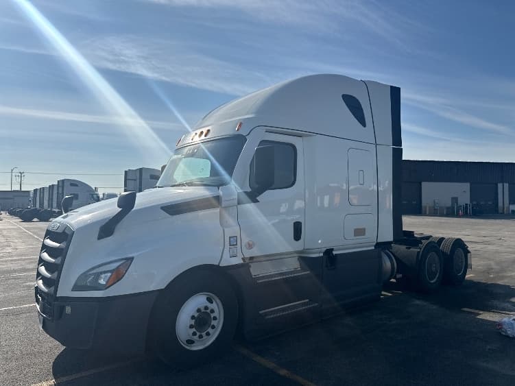 2023 Freightliner Cascadia in Chicago (Chicago Ridge), IL — photo 3