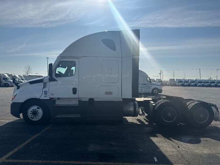 2023 Freightliner Cascadia in Chicago (Chicago Ridge), IL — photo 4