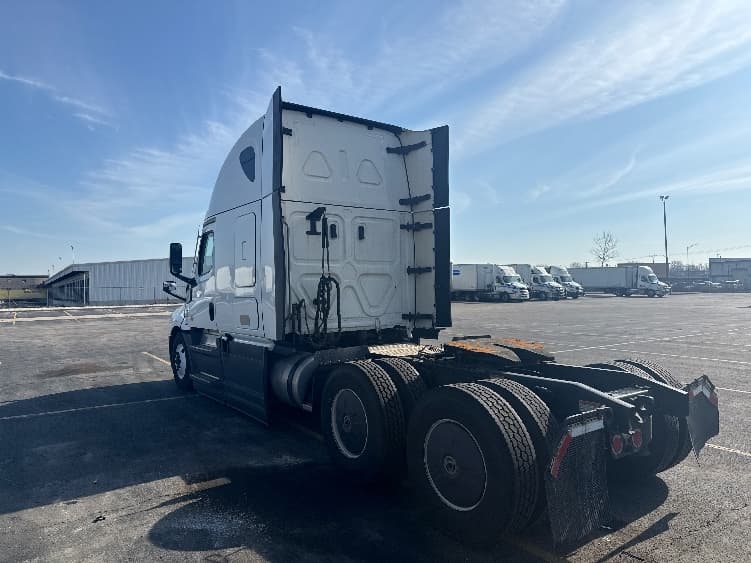 2023 Freightliner Cascadia in Chicago (Chicago Ridge), IL — photo 5