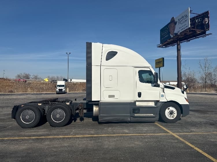 2023 Freightliner Cascadia in Chicago (Chicago Ridge), IL — photo 8