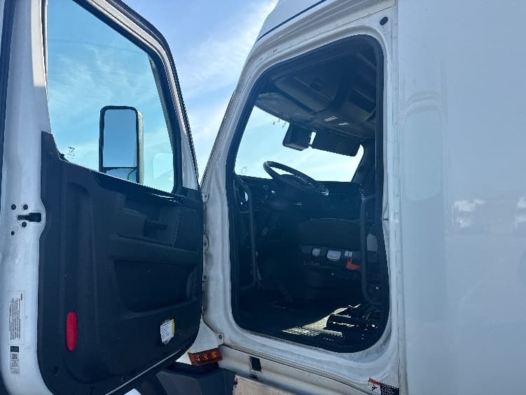 2023 Freightliner Cascadia in Chicago (Chicago Ridge), IL — photo 9