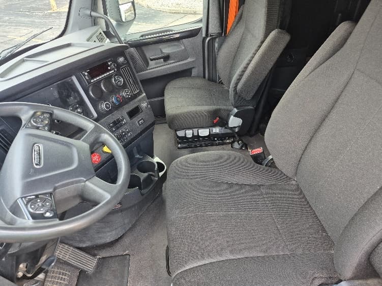 2023 Freightliner Cascadia in Chicago (Chicago Ridge), IL — photo 10