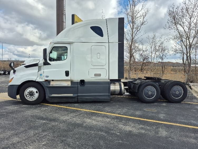 2023 Freightliner Cascadia in Chicago (Chicago Ridge), IL — photo 4