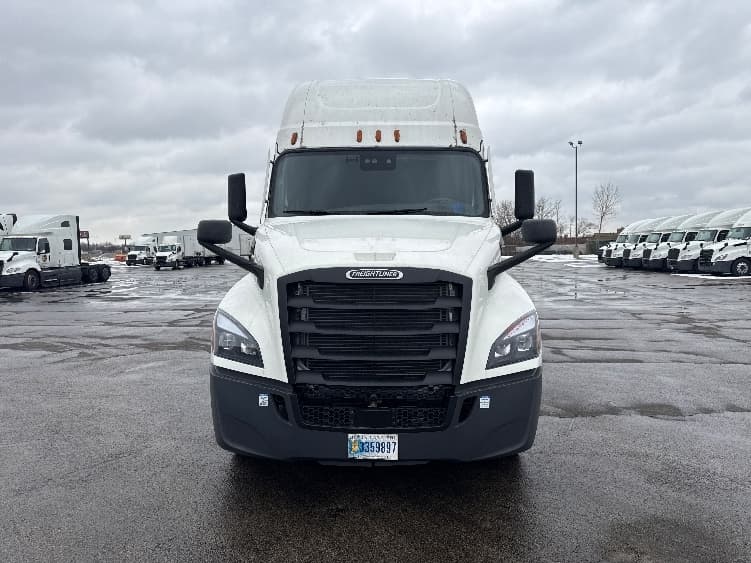 2023 Freightliner Cascadia in La Porte, IN — photo 2