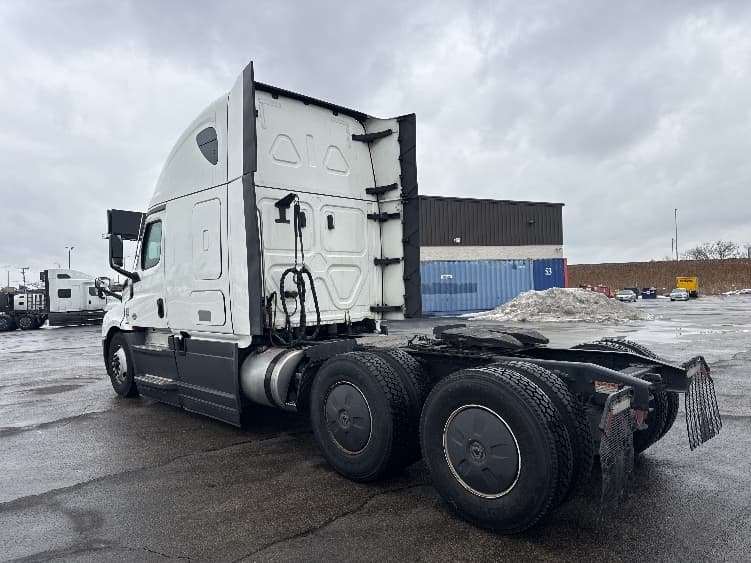 2023 Freightliner Cascadia in La Porte, IN — photo 5