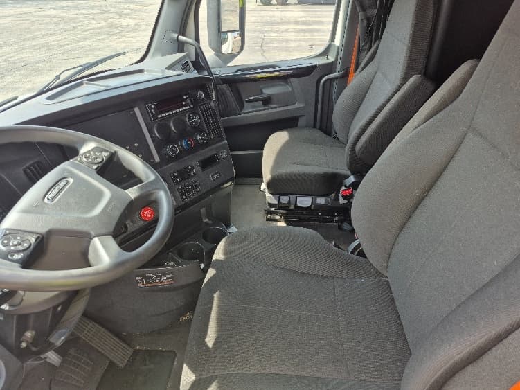 2023 Freightliner Cascadia in La Porte, IN — photo 10