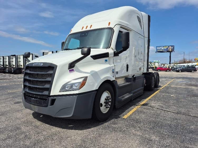 2023 Freightliner Cascadia in La Porte, IN — photo 3