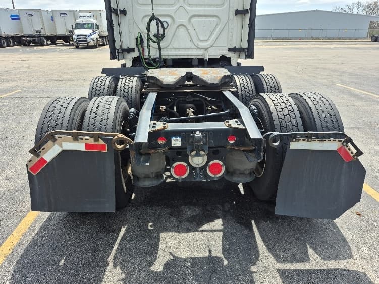 2023 Freightliner Cascadia in La Porte, IN — photo 6