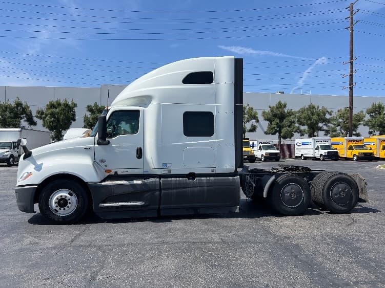 2023 International LT in Torrance, CA — photo 4