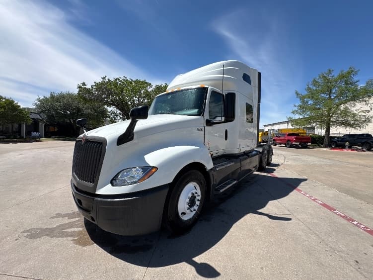 2023 International LT in Garland, TX — photo 3