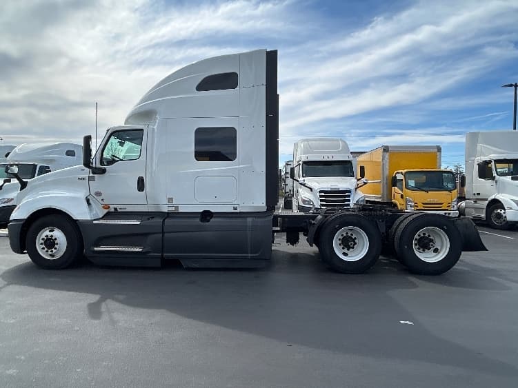 2023 International LT in Fontana, CA — photo 4