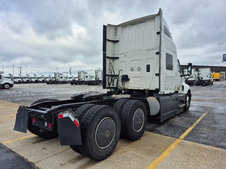 2023 International LT in La Porte, IN — photo 7