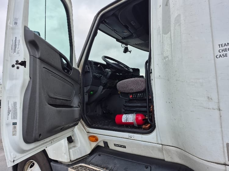 2023 International LT in La Porte, IN — photo 9
