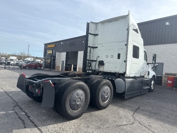 2023 International LT in La Porte, IN — photo 7