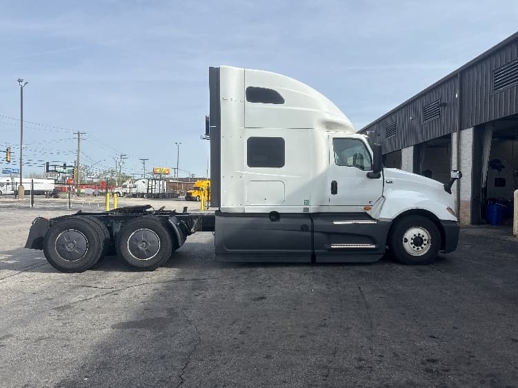 2023 International LT in La Porte, IN — photo 8