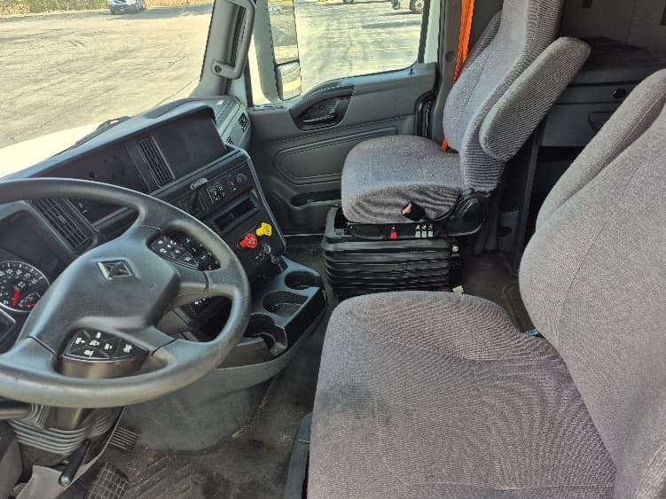 2023 International LT in La Porte, IN — photo 10