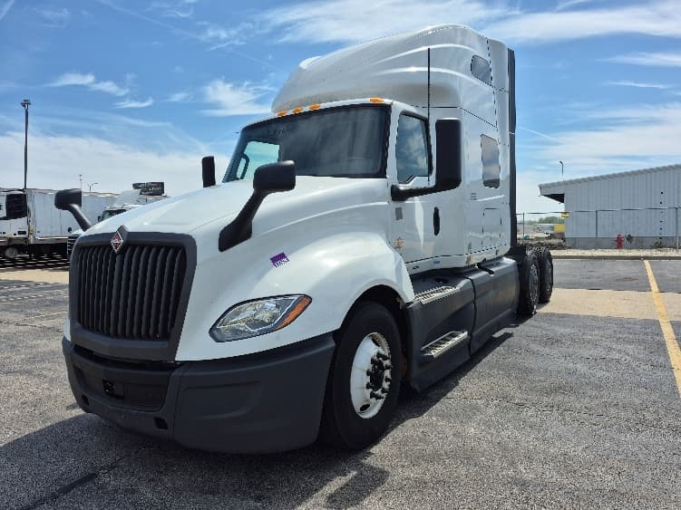 2023 International LT in La Porte, IN — photo 3