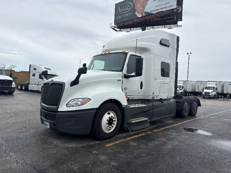 2023 International LT in La Porte, IN — photo 3