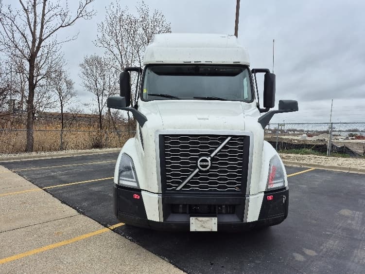 2023 Volvo VNL 760 in La Porte, IN — photo 2