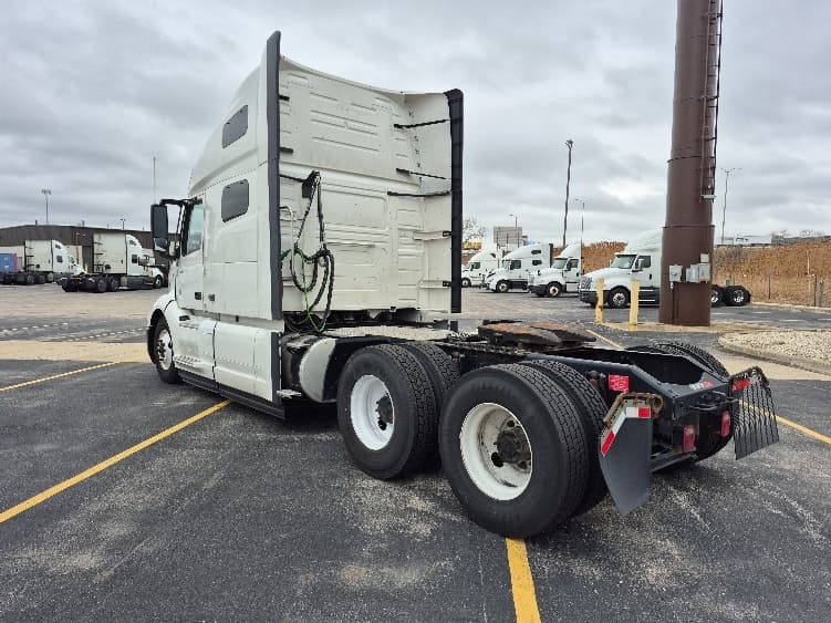 2023 Volvo VNL 760 in La Porte, IN — photo 5