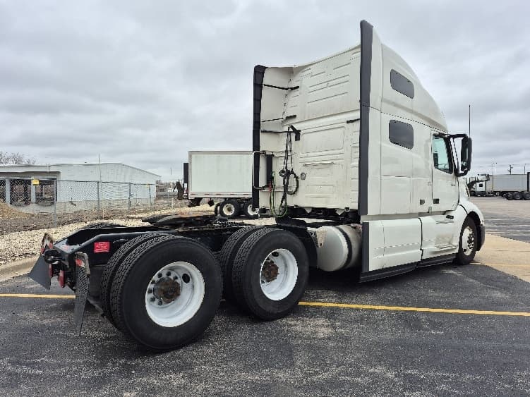 2023 Volvo VNL 760 in La Porte, IN — photo 7