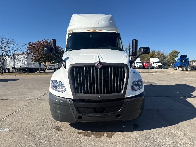 2023 International LT in La Porte, IN — photo 2